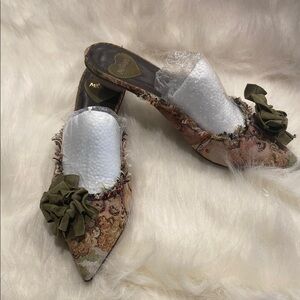 Elegant Brown and Green Mules with Small Heel and Bow